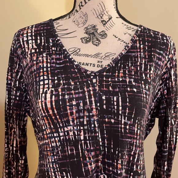 V-neck Top - Picture 2 of 6